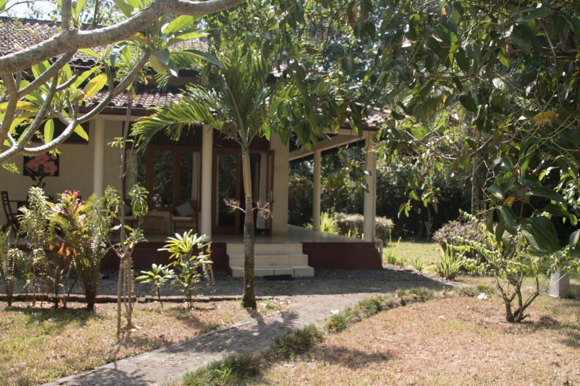 Guesthouse Rumah Senang Kalibaru Exterior foto