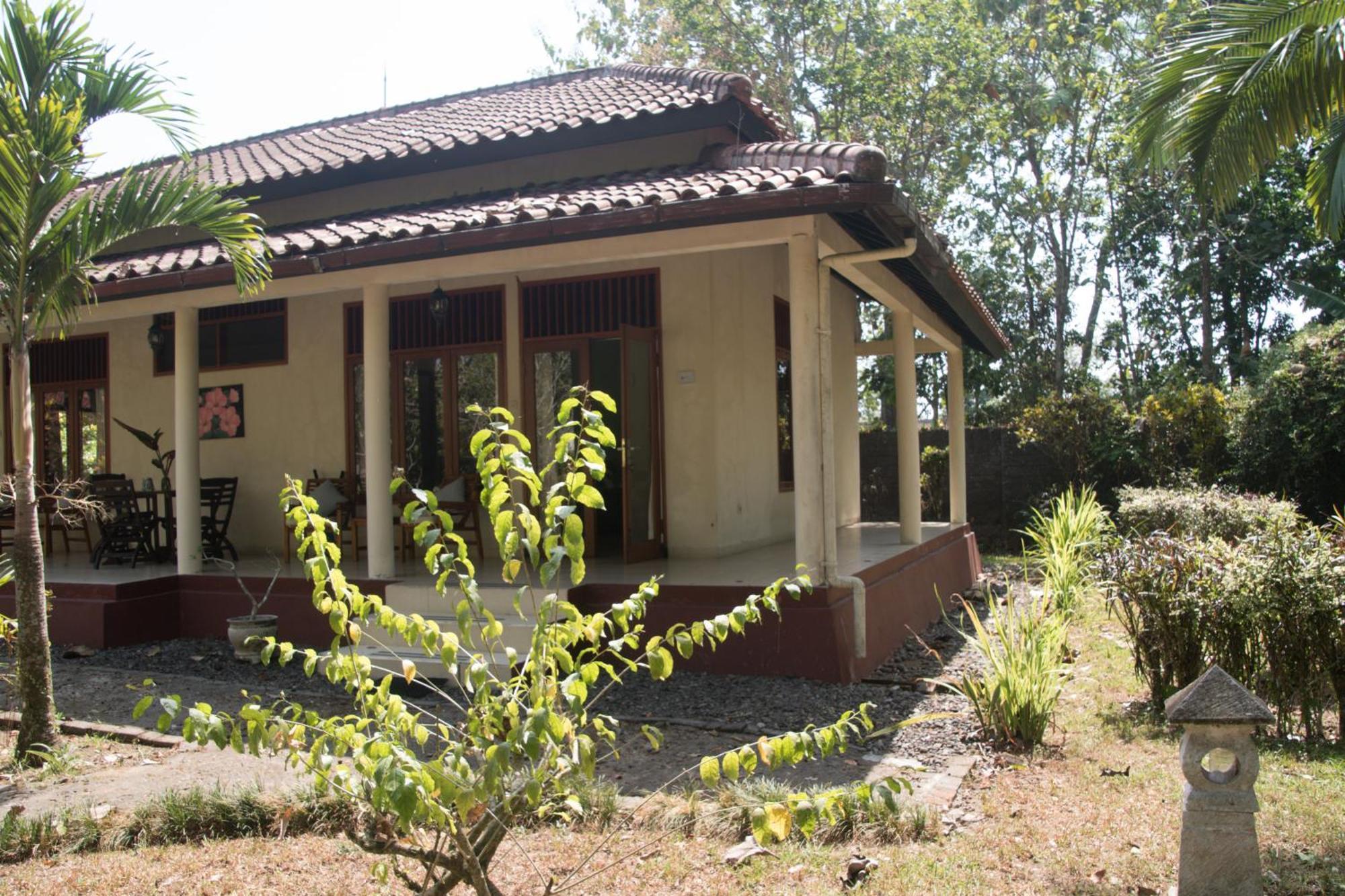 Guesthouse Rumah Senang Kalibaru Exterior foto