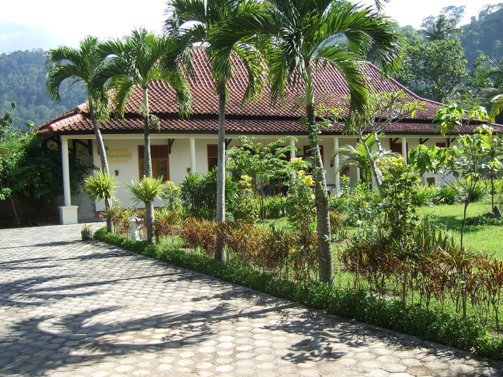 Guesthouse Rumah Senang Kalibaru Exterior foto