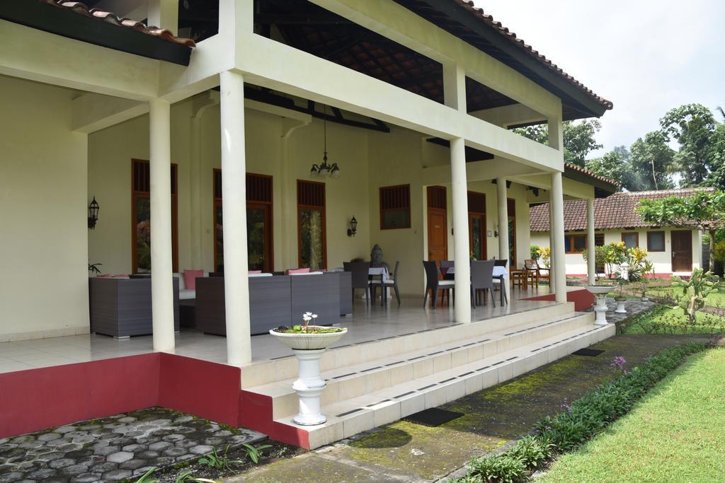 Guesthouse Rumah Senang Kalibaru Exterior foto